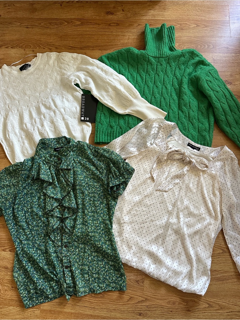 Women’s Sweater/Blouse Bundle Size Medium